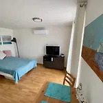 Apartment With A Terrace And Ac In The City Center