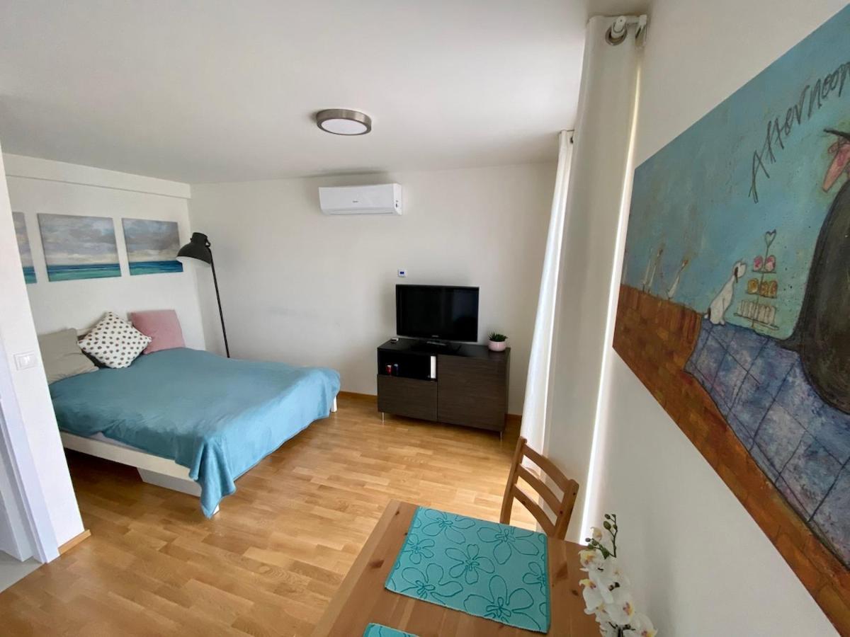 With A Terrace And Ac In The Center Appartamento *