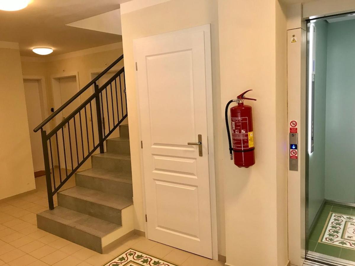 With A Terrace And Ac In The Center Appartamento Praga